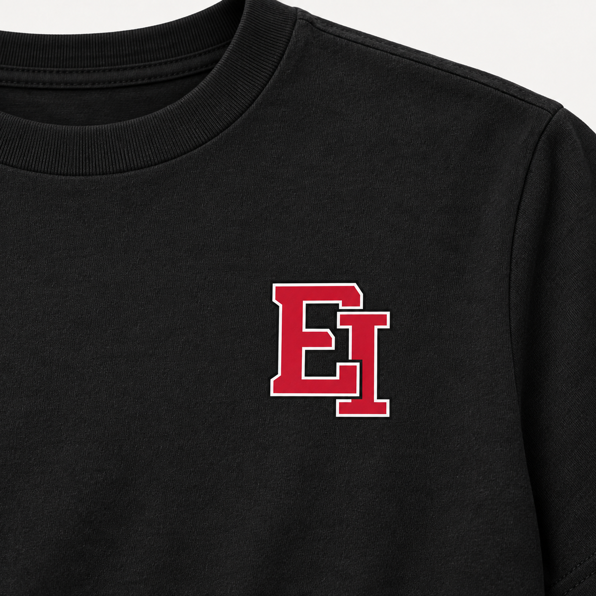 Close view of red EI printed monogram on the black cotton T-shirt